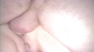 Cums egy lány punci ajkán a gipsy szex kollégiumban forgatott Amatőr felvételeken.